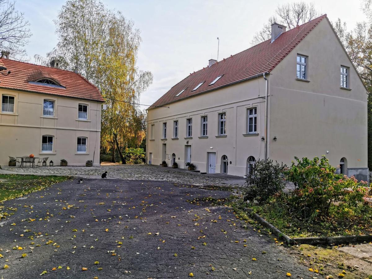 Palac I Folwark Brzeznica Brzeznica  ภายนอก รูปภาพ